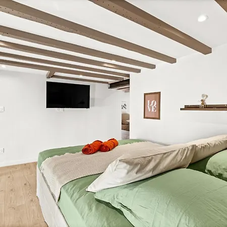 Merveilleux Duplex Centre De Nice, Climatise Et Renove ! Apartman
